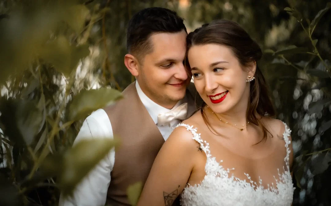 wedding photographer in the Hungarian castle, wedding on the pond