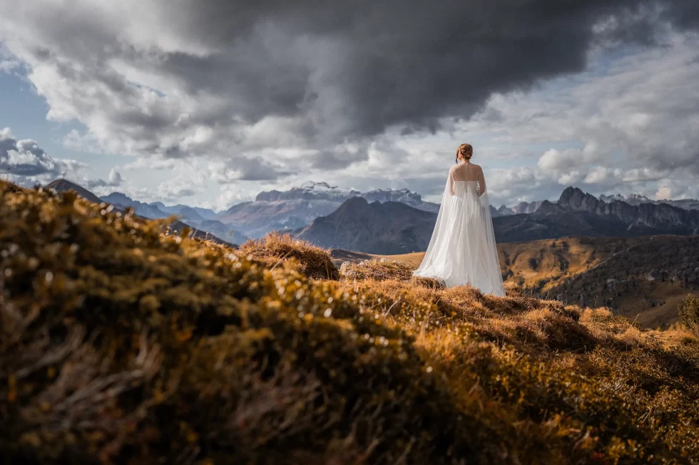 bride in dolomites passo giau
