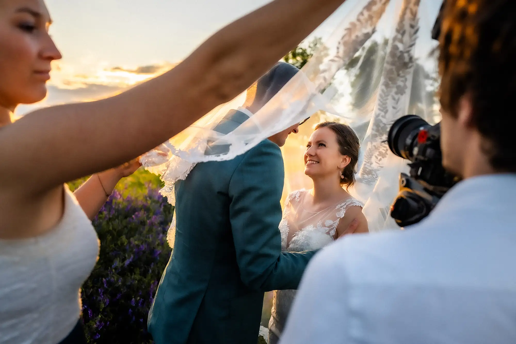 prace asistenta svatebniho fotografa