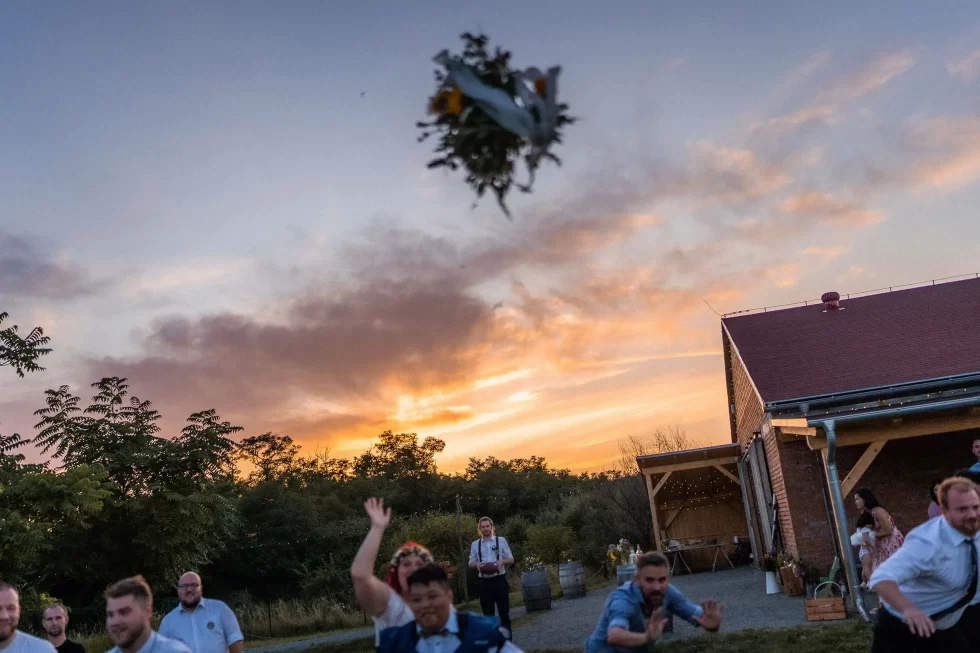 svatba v merunkovem sadu ML