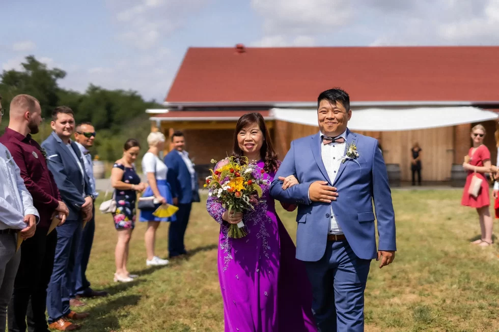 svatba v merunkovem sadu ML