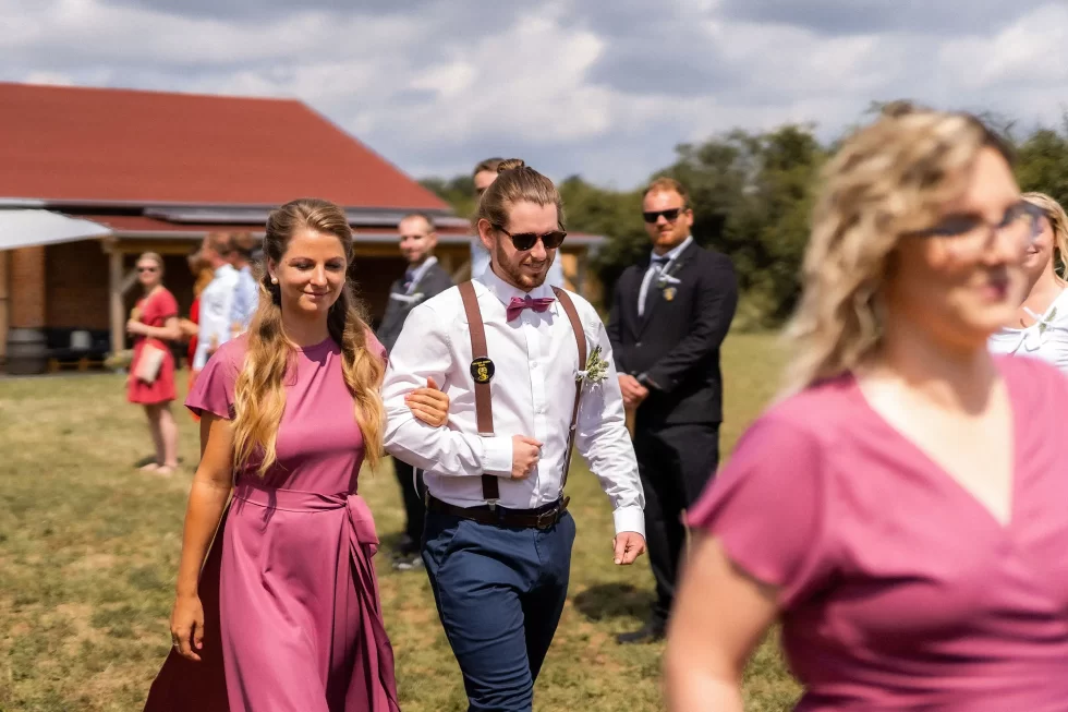 svatba v merunkovem sadu ML