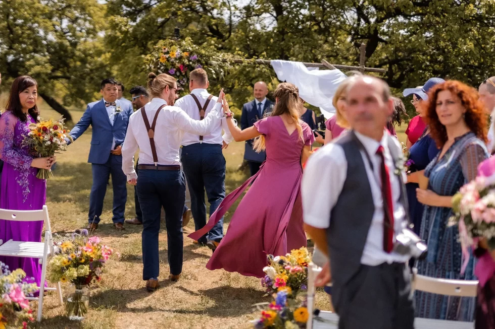 svatba v merunkovem sadu ML