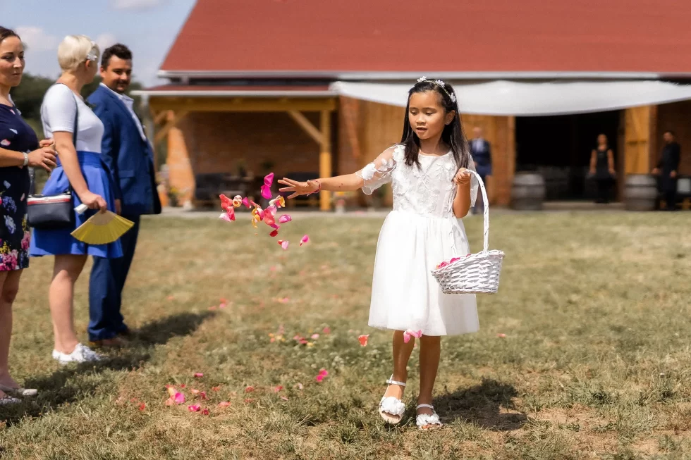 svatba v merunkovem sadu ML