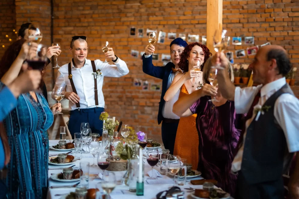 svatba v merunkovem sadu ML