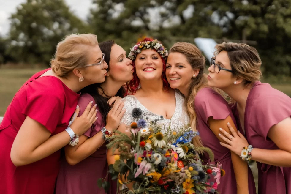 svatba v merunkovem sadu ML